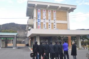 山本選手懸垂幕