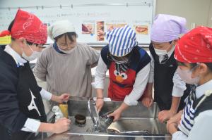 日生中学校調理実習２
