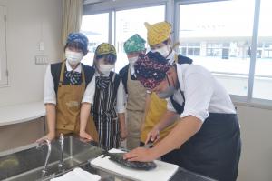 日生中学校調理実習３