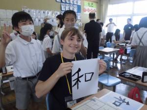 三石小学校で書道体験