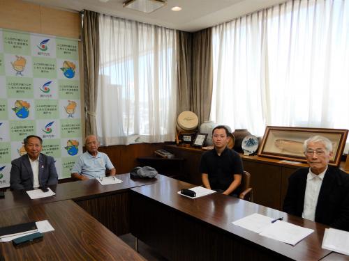 右から、尾川委員（備前市）・小野田代表（備前市）・小野代表（瀬戸内市）・廣田委員（瀬戸内市）