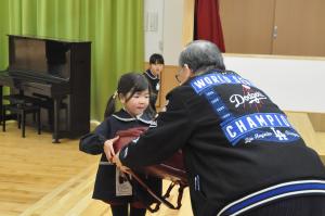 通学カバン贈呈２