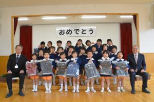 通学カバン贈呈式