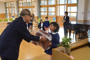 通学カバン贈呈式