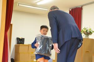 通学カバン贈呈式