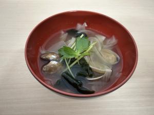 令和8年4月出汁が際立つ！あさりと玉ねぎのお吸い物